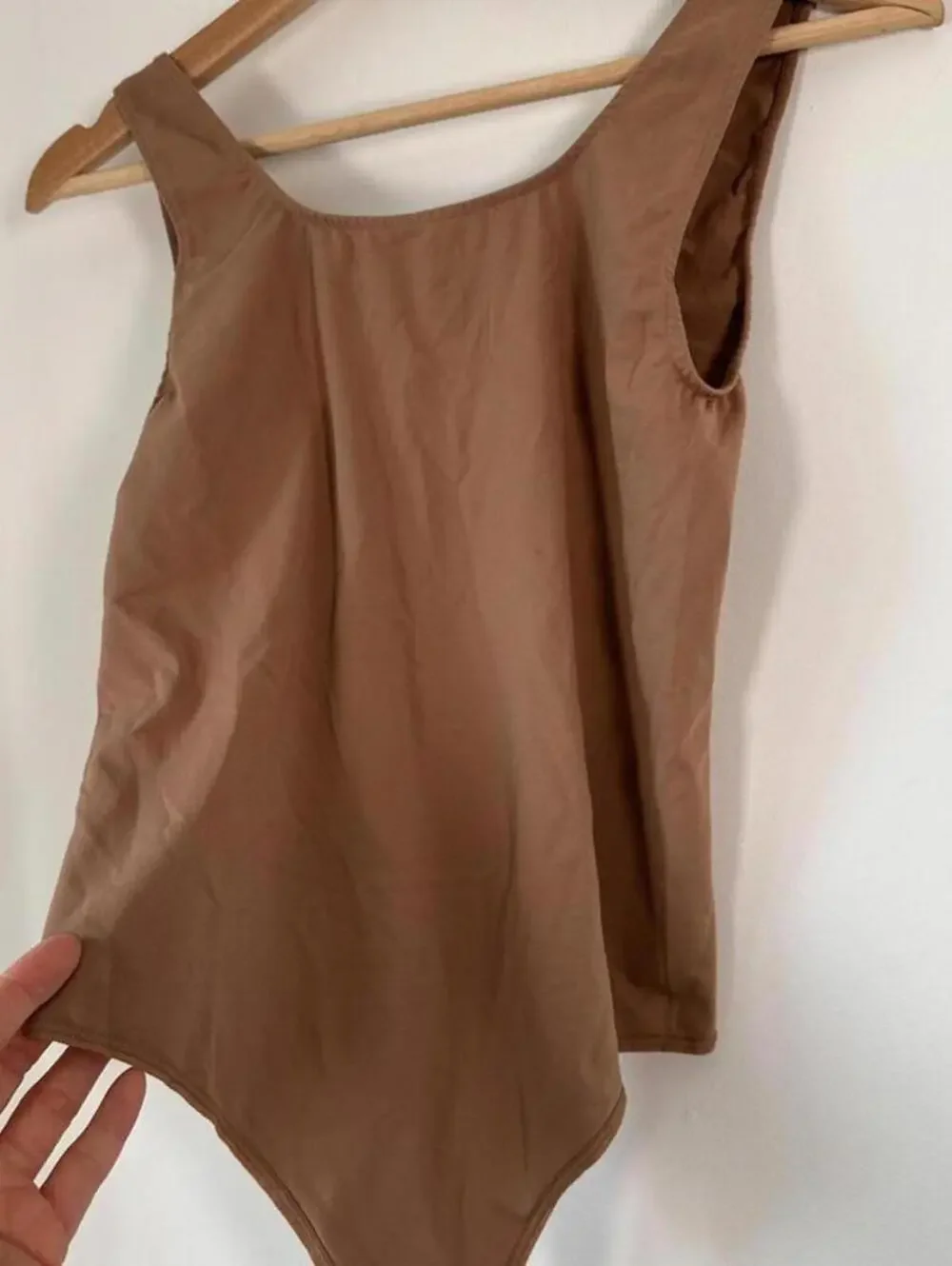 Skims scoop neck bodysuit Nude Tan Size L‎